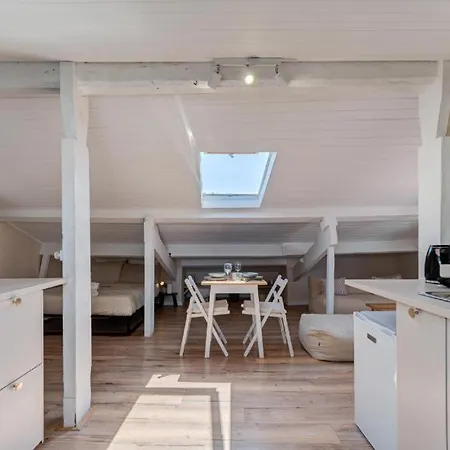 Lovely - Port De Nice