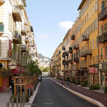 Lovely - Port De Nice