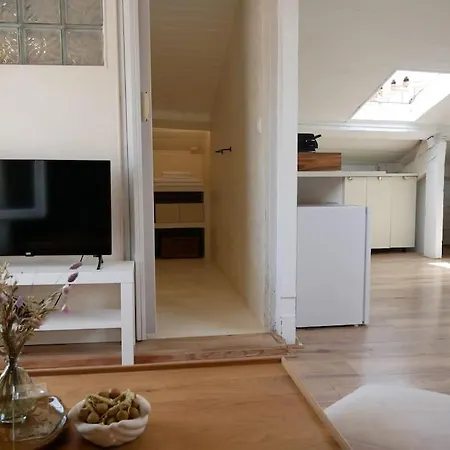 Lovely - Port De * Nice