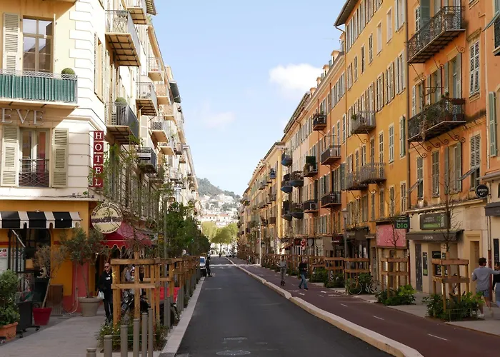 Lovely - Port De Nice