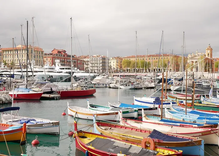 Lovely - Port De