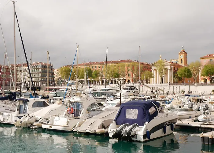 Lovely - Port De Niza