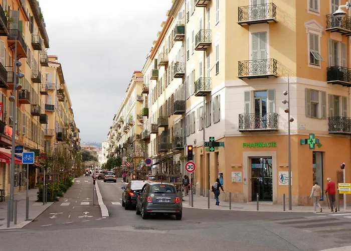 Lovely - Port De * Nice